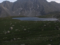 Jezero pod vrcholem Pic Negre
